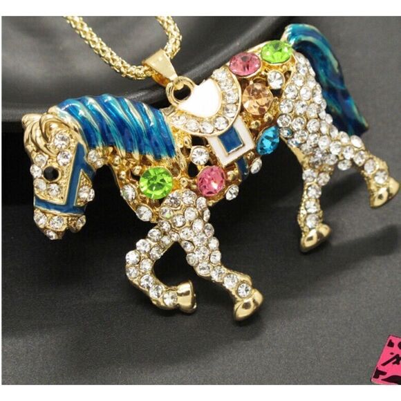 🎉 Betsey Johnson crystal embellished horse pendant necklace 🎉 - Picture 1 of 4